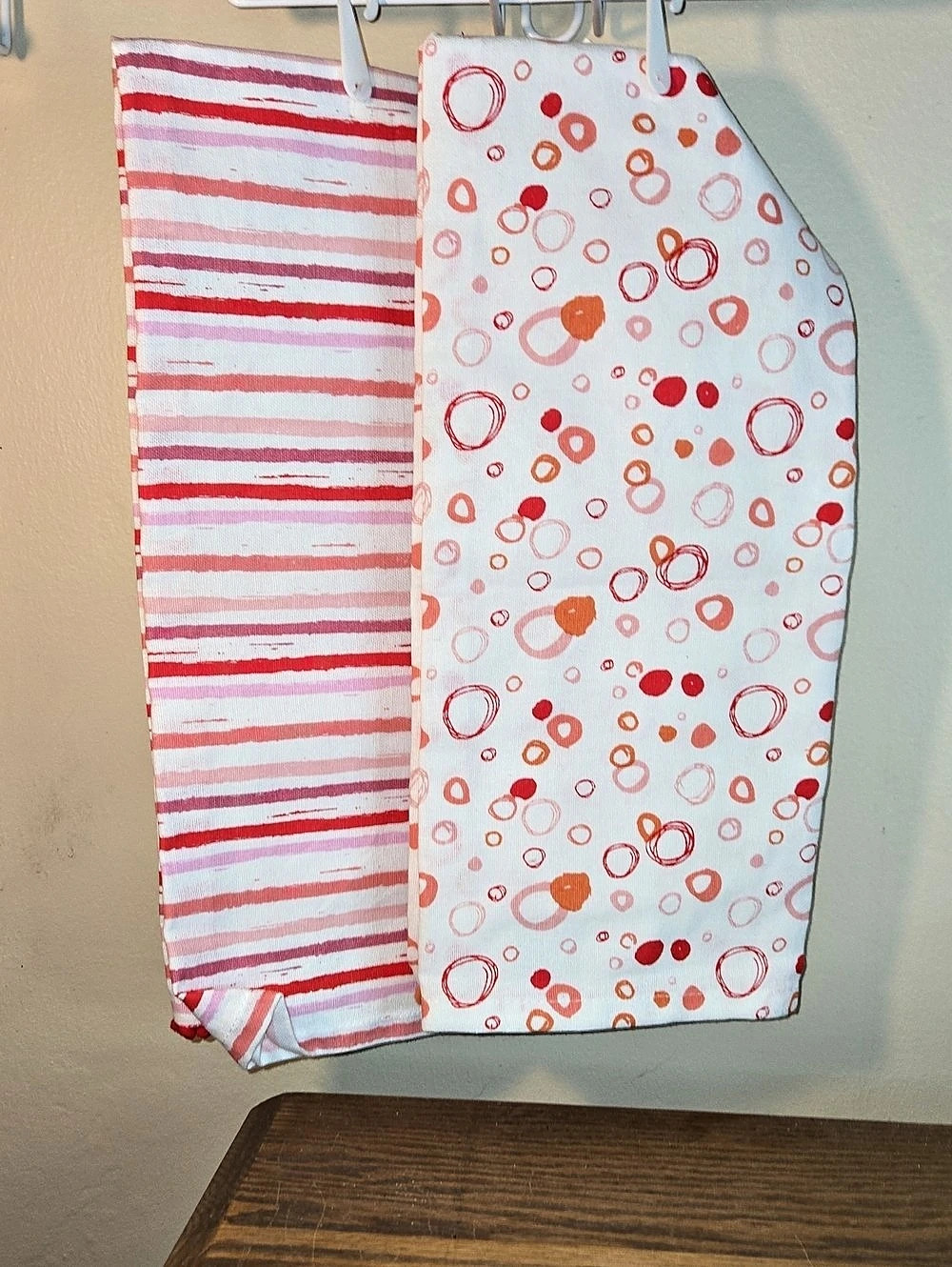 Design Imports DII Embellished Kitchen Towel Set Pink & White